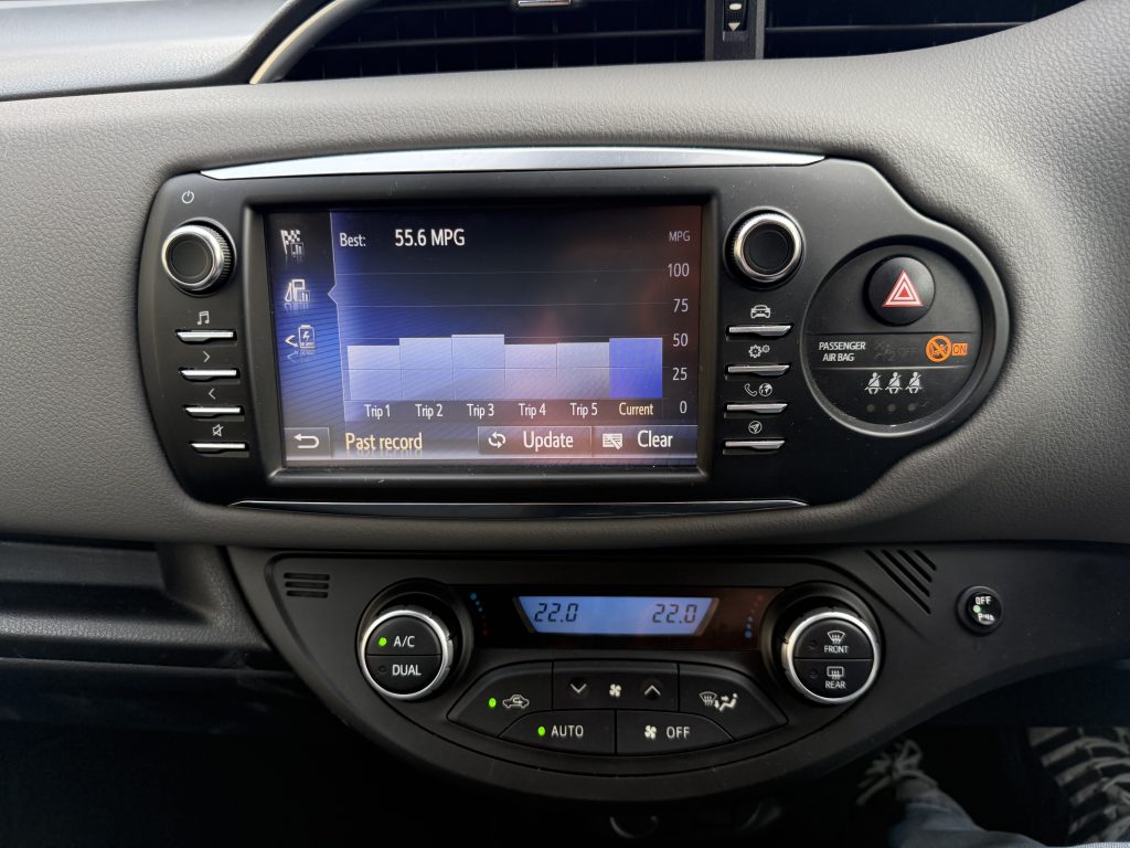 2018 Toyota Yaris 1.5 VVT-h Icon Tech 5dr Hybrid E-CVT Toyota Warranty Euro 6